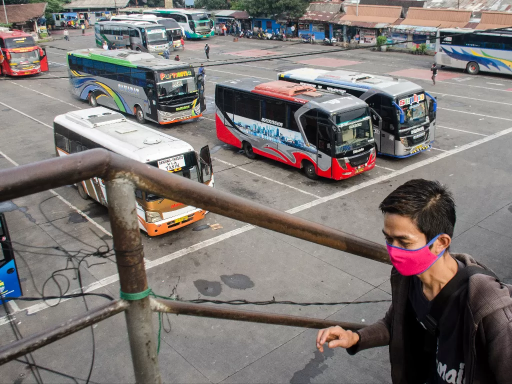 Ilustrasi suasana sejumlah bus di Terminal (Foto: ANTARA/Novrian Arbi)
