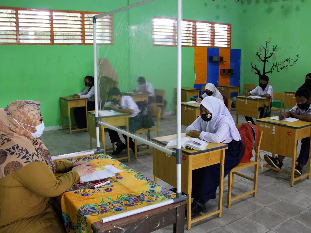 Suasana kegiatan belajar mengajar (ANTARA FOTO/Aswaddy Hamid)