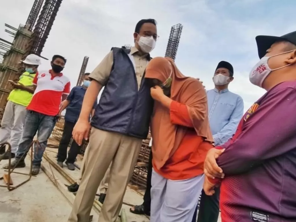 Gubernur DKI Jakarta Anies Baswedan saat mengunjungi Kampung Akuarium di Jakarta Utara. (Instagram/aniesbaswedan)