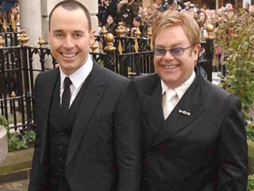 Elton John (kanan) dan pasangannya, David. (Instagram @davidfurnish)