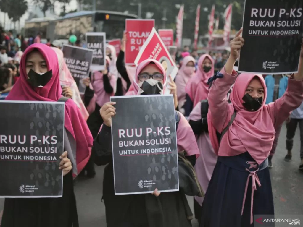 File photo: Aktivis Aliansi Gerakan Peduli Perempuan melakukan aksi bungkam tolak RUU PKS di kawasan CFD Bunderan HI, Jakarta, Minggu (14/7/2019).  (photo/ANTARA FOTO/Reno Esnir)