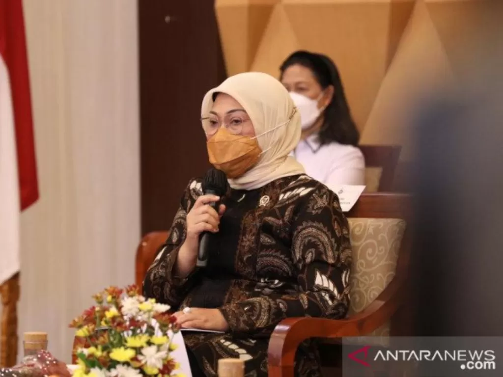 Menaker Ida Fauziyah saat melakukan Rapat Koordinasi dengan Kadisnaker se-Indonesia secara virtual di Jakarta, Rabu (17/3/2021) (ANTARA/HO-Kementerian Ketenagakerjaan)