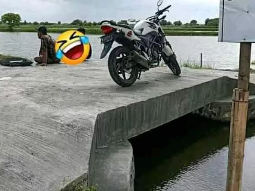 Jembatan di Desa Wayak Kidul (Facebook)