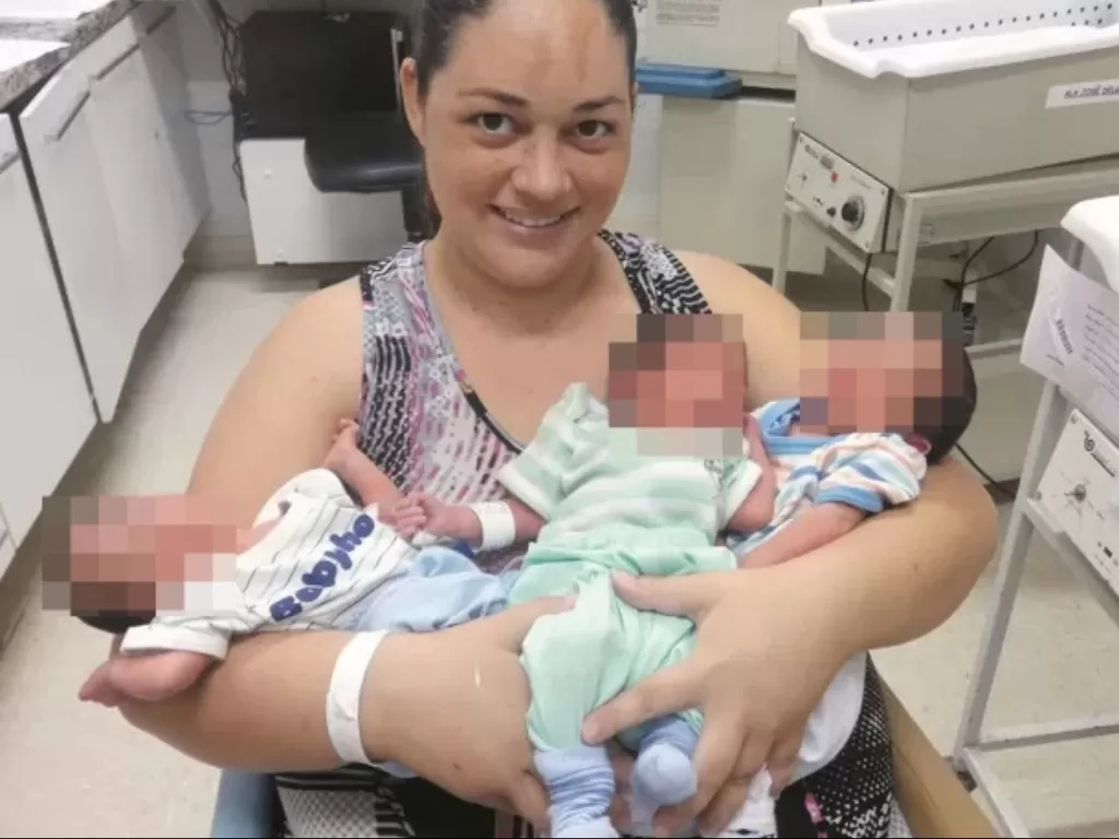 Ibu yang meninggal karena covid-19 dan ke-3 bayi kembarnya (Newsflash)