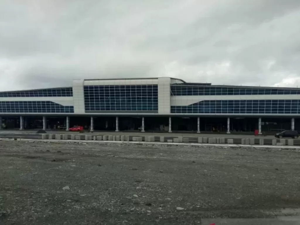 Gedung Terminal Penumpang Bandara Mozes Kilangin Timika yang sedang dibangun oleh Kementerian Perhubungan. (photo/ANTARA/Evarianus Supar)