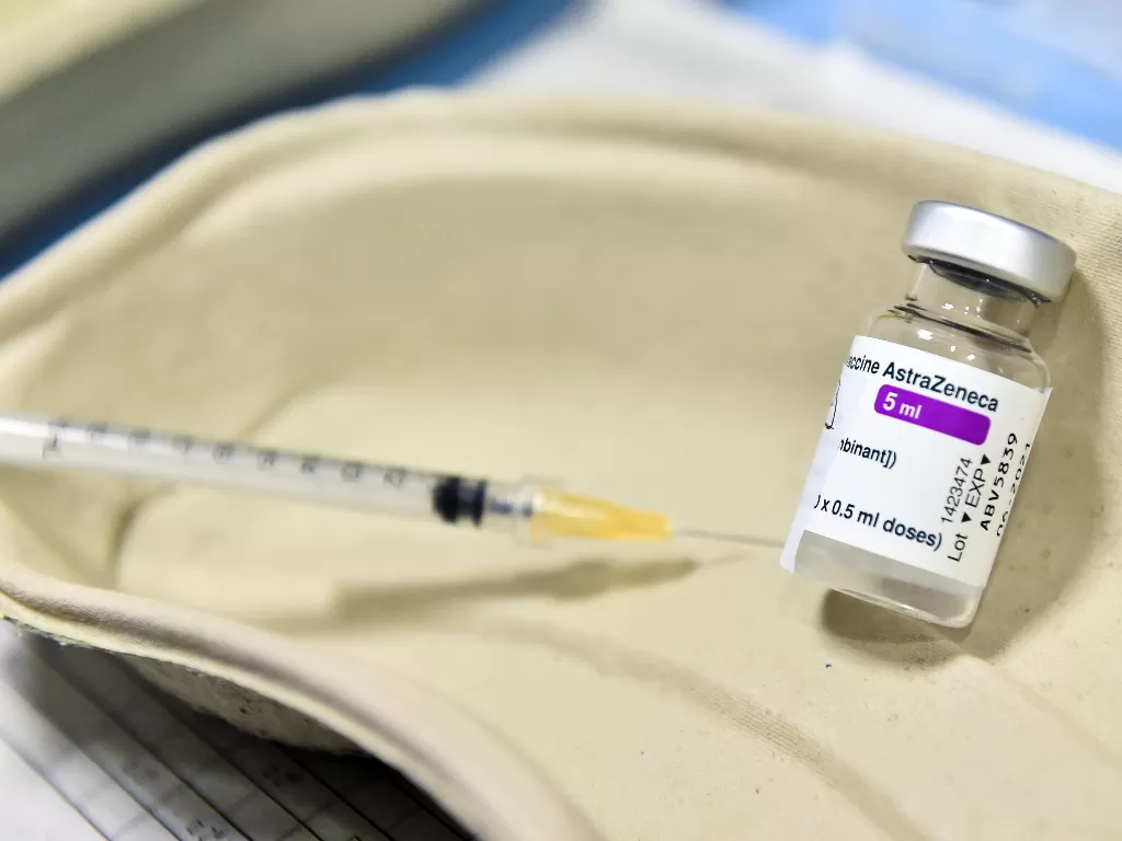 Vaksin AstraZeneca (REUTERS/Massimo Pinca)