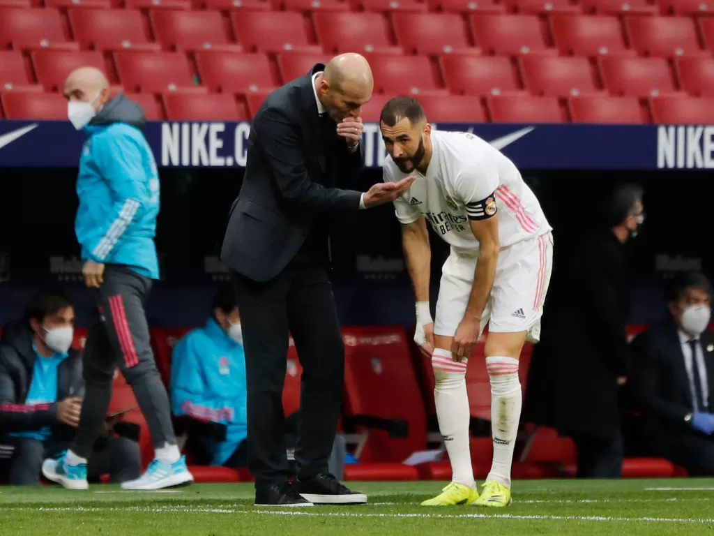 Zinedine Zidane dan Karim Benzema. (photo/REUTERS/Susana Vera)