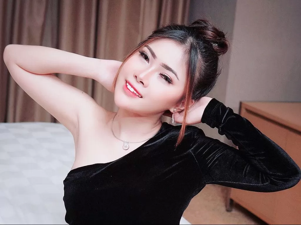 Meicha Lee, selebgram korban filler payudara abal-abal. (photo/Instagram/@meicha_lee04)