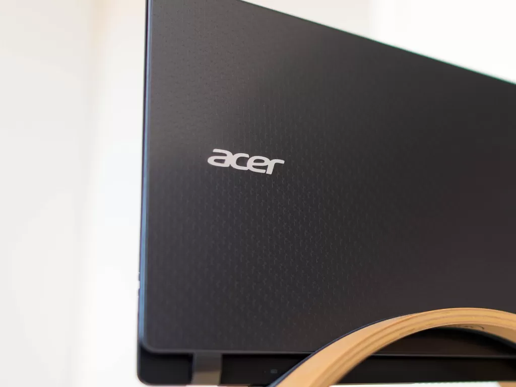 Tampilan logo Acer di salah satu laptop buatannya (photo/Unsplash/Jeroen den Otter)