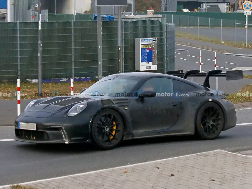 Tampilan mobil Porsche 911 GT3 RS yang berhasil ditangkap kamera (photo/Motor1.com)
