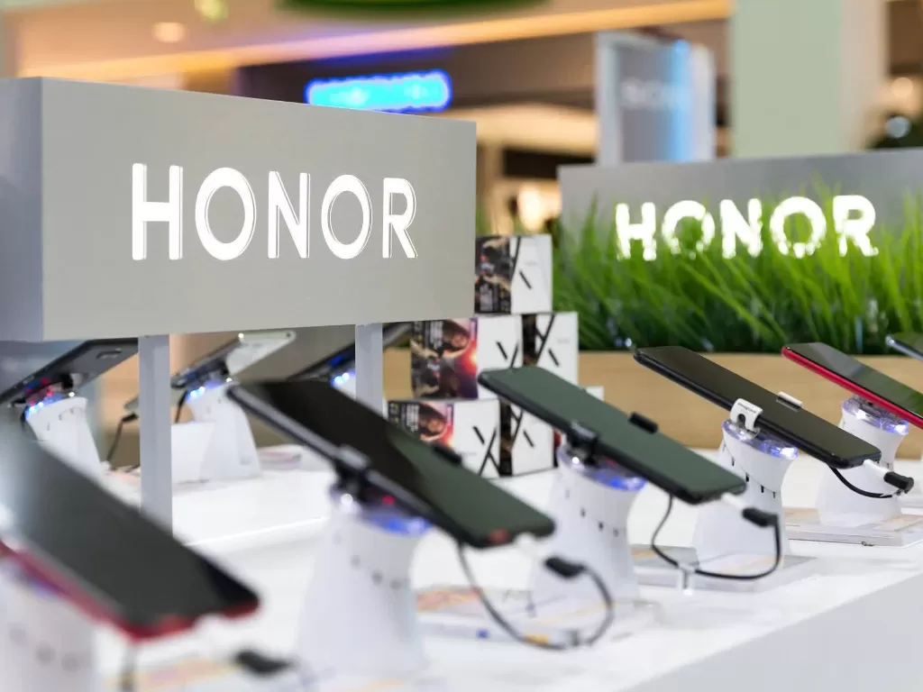 Tampilan logo Honor dan beberapa smartphone buatannya (photo/REUTERS)