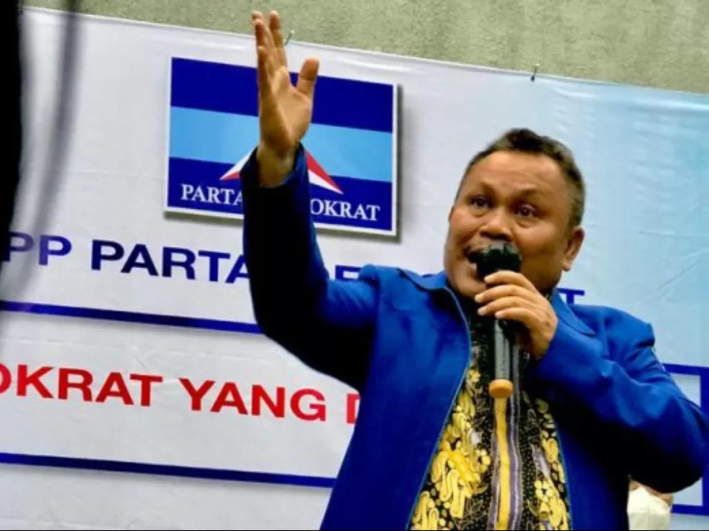 Sekretaris Jenderal Partai Demokrat versi kongres luar biasa (KLB), Jhoni Allen Marbun, memberi keterangan pers di kediaman kepala staf kepresidenan, Moeldoko, di Jakarta, Kamis (11/3/2021). (ANTARA/Genta Tenri Mawangi)