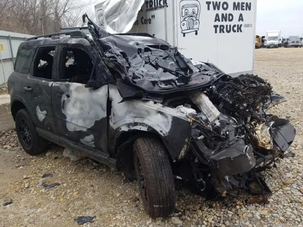Tampilan mobil Ford Bronco Sport dalam kondisi yang sudah rusak (photo/Copart via/ Carscoops)