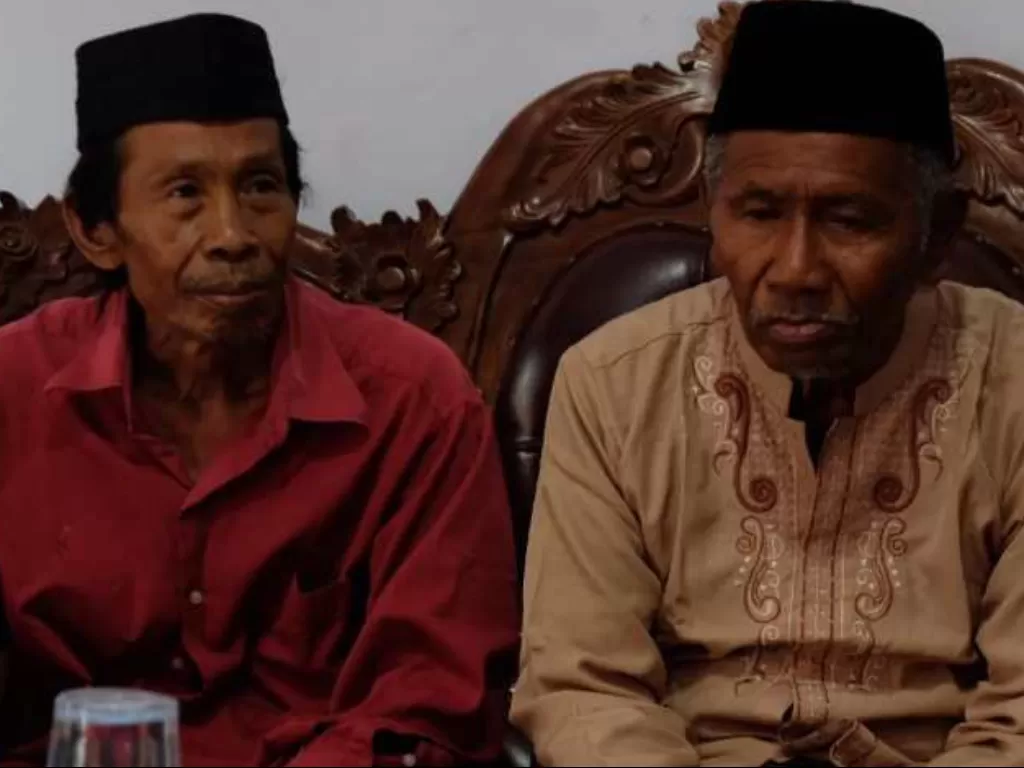 Muhammad Masim Masruri (kanan) didampingi adiknya Musafak (kiri) (Antara)