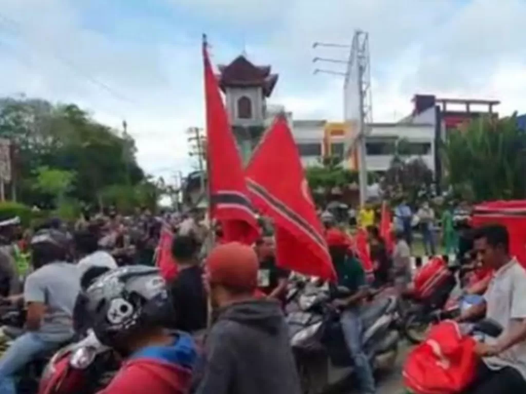 Ratusan sepeda motor mengikuti konvoi memperingati 148 tahun perang antara Aceh dengan Belanda dengan membawa bendera bulan bintang. (Antara)