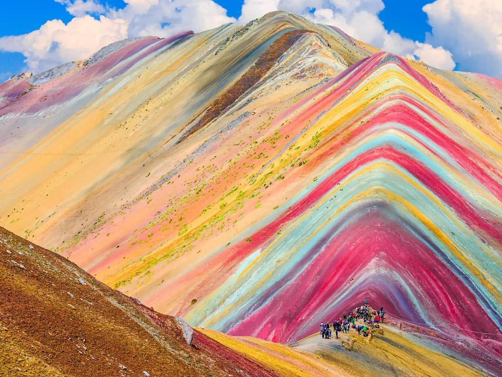 Pegunungan pelangi di Peru. (peru.travel.com)