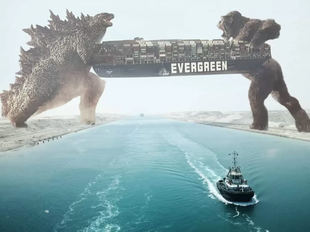 Godzilla vs Kong bantu evakuasi kapal kontainer di Terusan Suez. (Twitter)