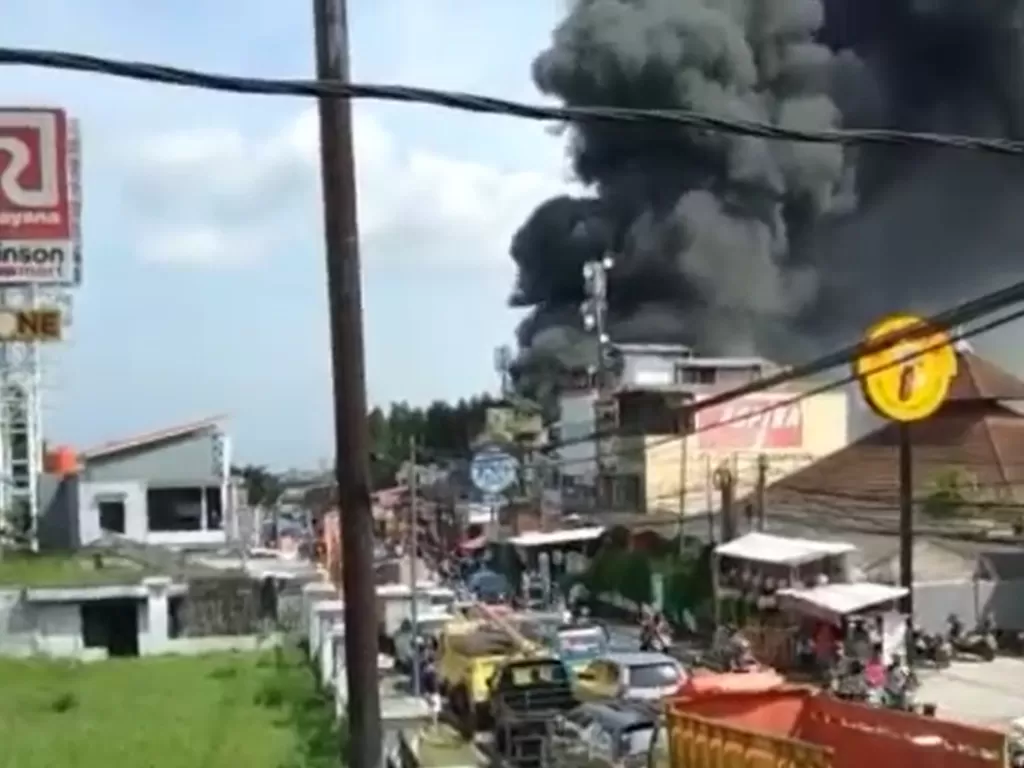 Kebakaran pabrik di Bogor (Instagram/@net2netnews)