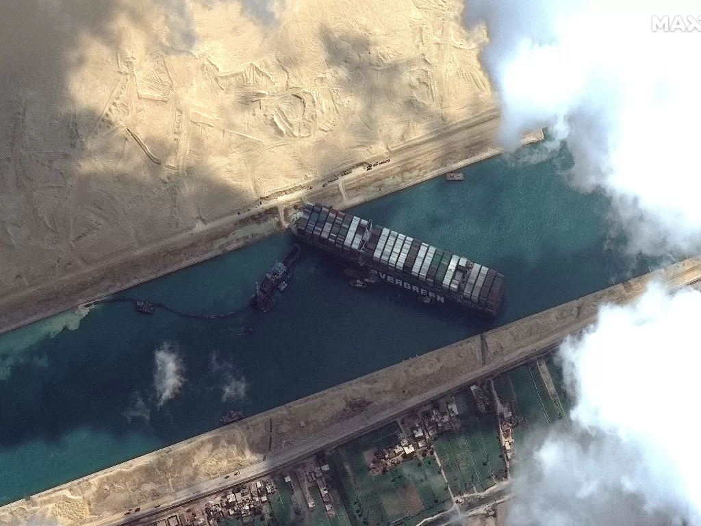 Terusan Suez terblokir (Maxar Technologies/Handout via REUTERS)