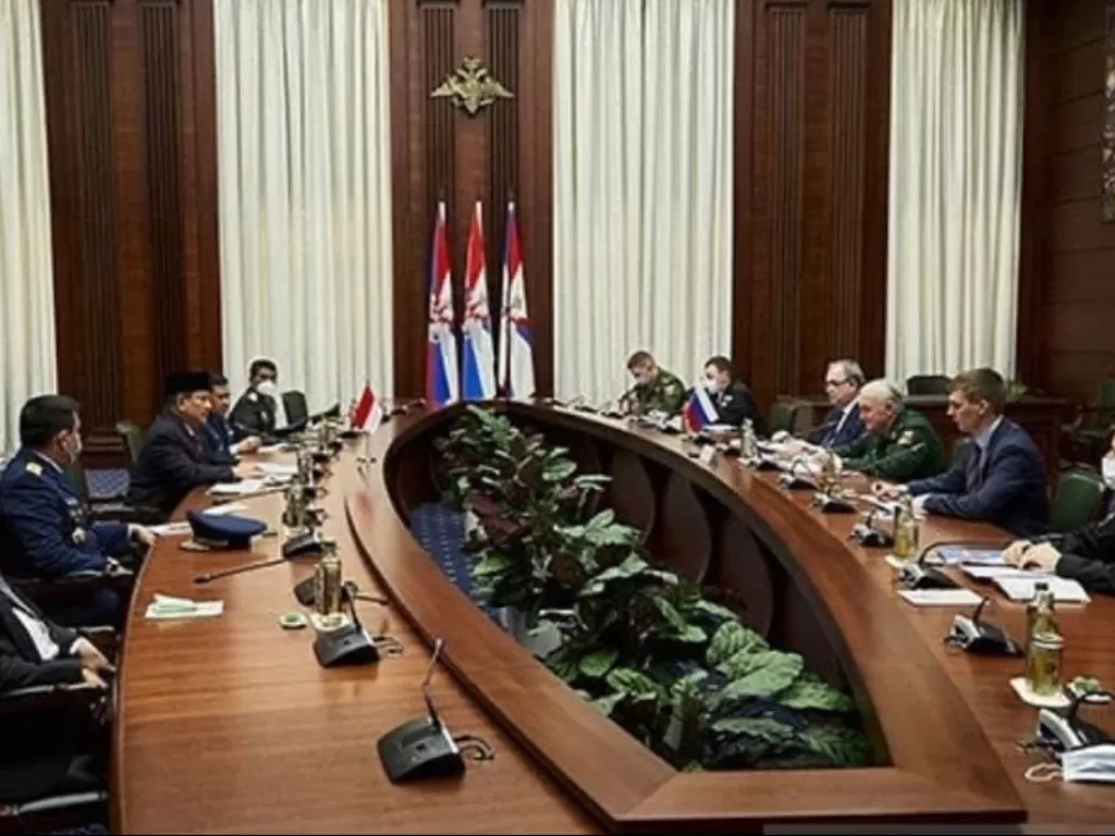  Menhan RI Prabowo Subianto saat bertemu dengan Deputi Menhan Federasi Rusia Kolonel Jenderal Andrei Kartapolov, di Kementerian Pertahanan Federasi Rusia, Moskow, Kamis (25-3-2021). (ANTARA/HO-Humas Setjen Kemhan) 