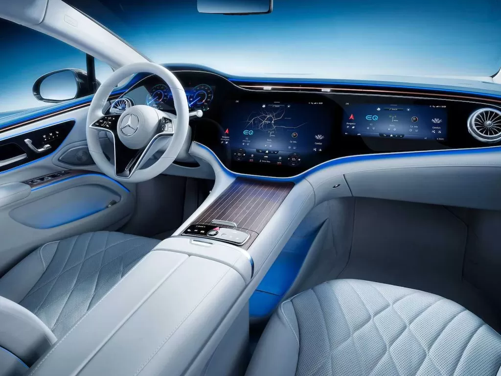Tampilan interior dari mobil Mercedes EQS 2022 (photo/Mercedes-Benz)