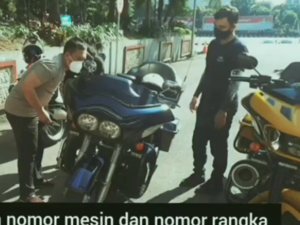 Rombongan moge ditindak karena memakai strobo. (Instagram/polantasindonesia)