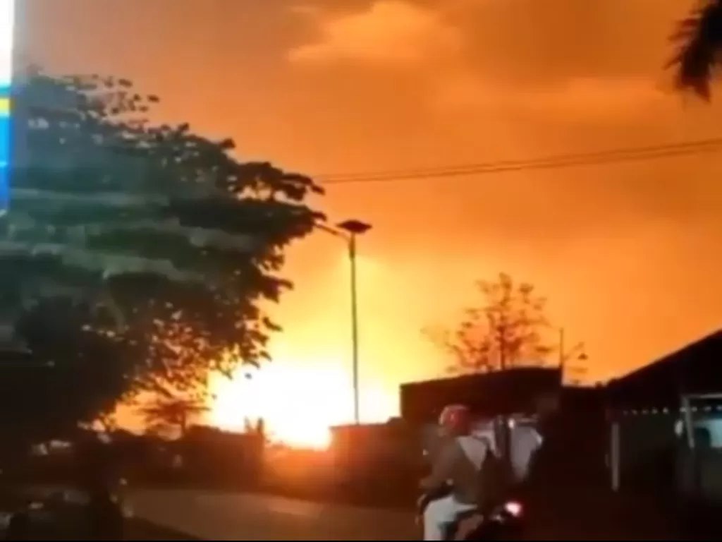 Kilang minyak Balongan di Indramayu terbakar (Instagram/@ndorobeii)
