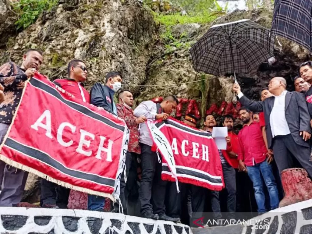 Pengurus Partai Aceh dari seluruh Provinsi Aceh menggelar deklarasi pernyataan sikap Pilkada 2022, di Goa Peteri Pukes, Takengon, Kabupaten Aceh Tengah, Senin (29/3/2021). (ANTARA/HO)