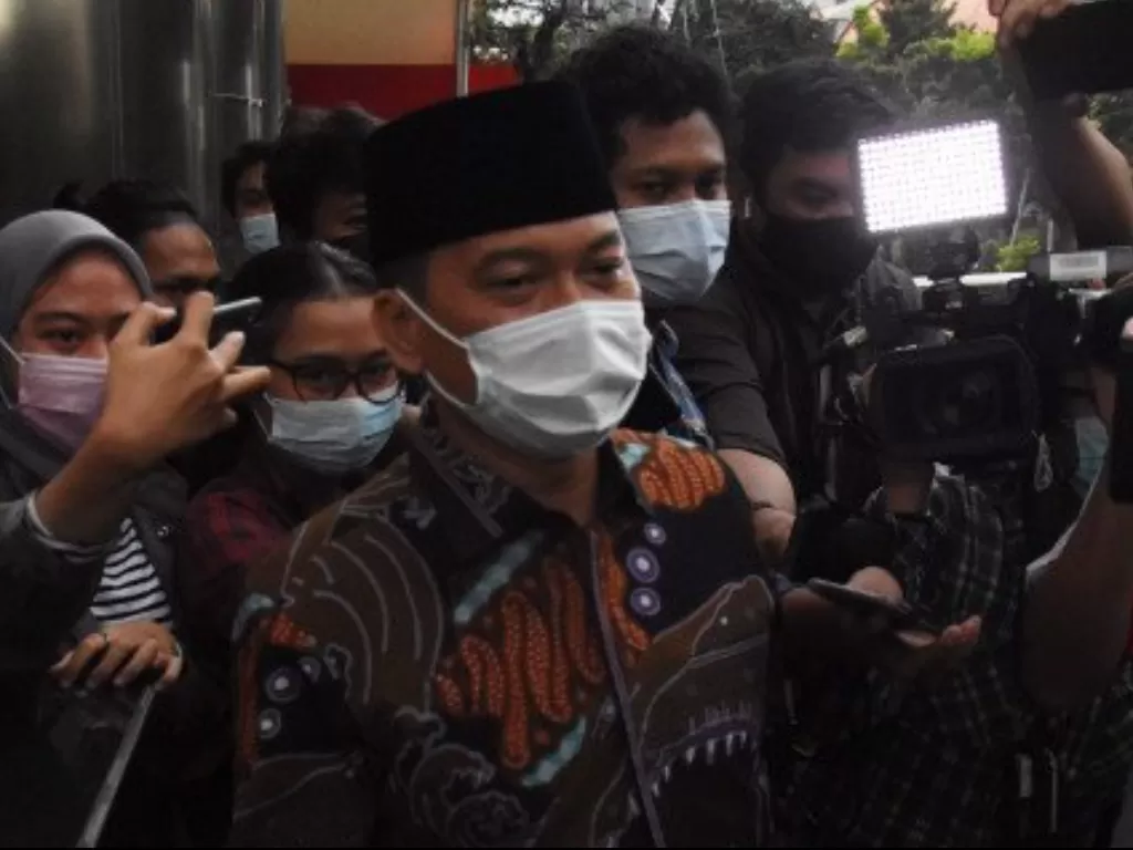 Ketua Komisi VIII DPR Yandri Susanto meninggalkan Gedung Merah Putih KPK usai menjalani pemeriksaan (Antara)