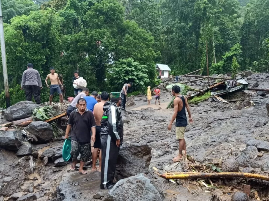 Banjir bandang menerjang wilayah Namitung, Kecamatan Siau Timur, Kabupaten Kepulauan Siau Tagulandang Biaro (Sitaro), Provinsi Sulawesi Utara, pada Senin (29/3/2021). (BPBD Kabupaten Sitaro)
