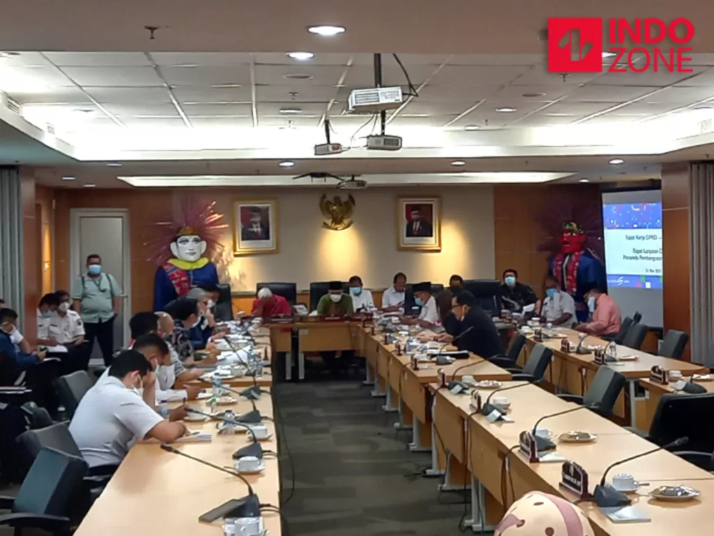 Suasana rapat Komisi B DPRD DKI Jakarta dengan rapat dengan PD Sarana Jaya di Gedung DPRD DKI, Jakarta Pusat, Rabu (31/3/2021). (INDOZONE/Sarah Hutagaol)