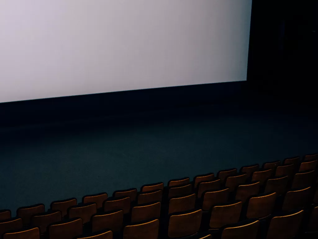 Bioskop (Foto oleh Adrien Olichon dari Pexels)