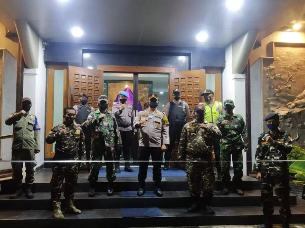  Kapolres Lebak menyatakan pelaksanaan kegiatan ibadah Hari Paskah tahun 2021 di sejumlah gereja di Kabupaten Lebak, Provinsi Banten berlangsung lancar, aman dan damai. (Antaranews)