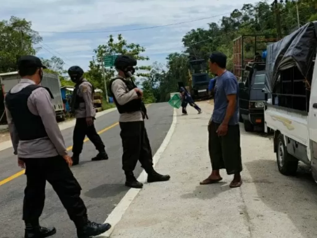 Persempit Ruang Terorisme, Polisi Bersenjata Lengkap Berjaga Di Lokasi ...