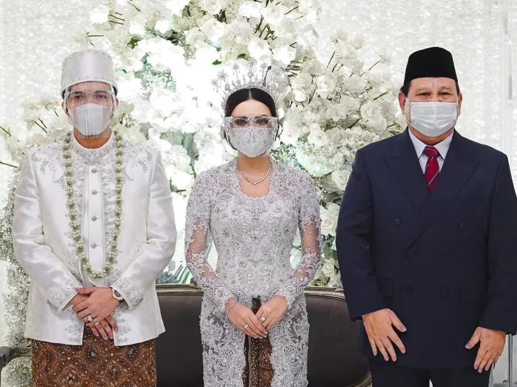 Atta Halilintar dan Aurel Hermansyah bersama Prabowo Subianto. (Instagram/@attahalilintar)