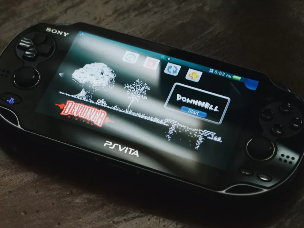 Tampilan console PlayStation Vita buatan Sony (photo/Unsplash/Aleks Dorohovich)