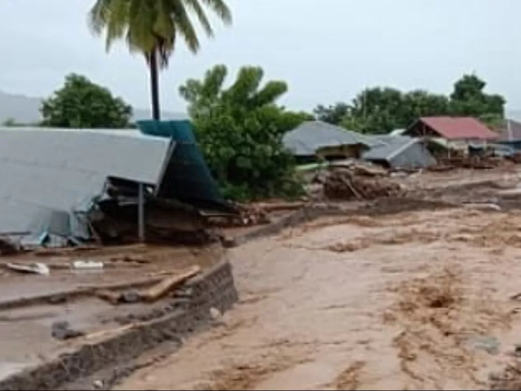 23 orang tewas di musibah banjir bandang dan longsor NTT (Instagram/infokomando)