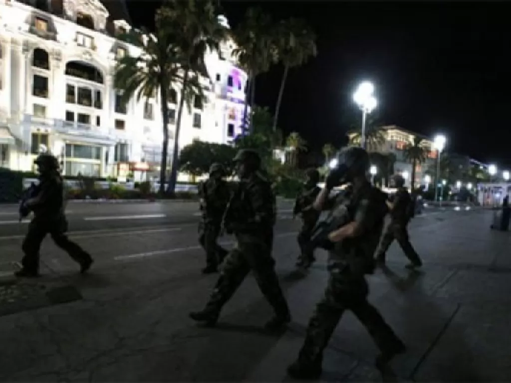 Tentara Prancis bersiaga pascaserangan teror truk di Kota Nice, Prancis. (REUTERS/Eric Gaillard)