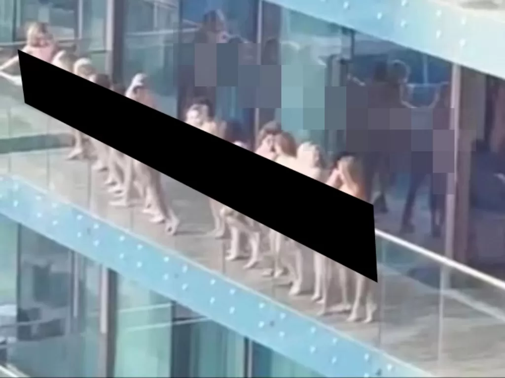 Sekelompok wanita telanjang di Dubai. (Photo/Twitter)