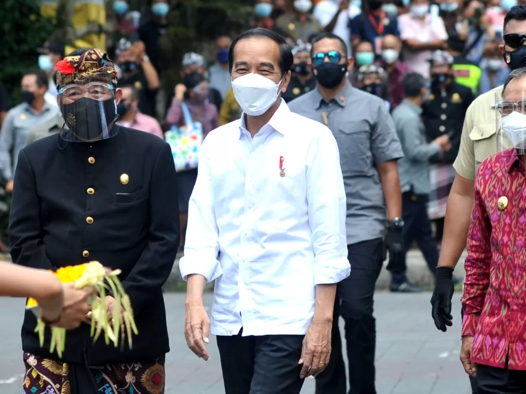 Presiden Jokowi saat melakukan kunjungan di Bali. (Antara Foto)