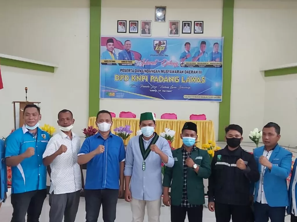 DPD KNPI Kabupaten Padang Lawas berfoto bersama Ketua DPD KNPI Sumut Samsir Pohan (Ist)