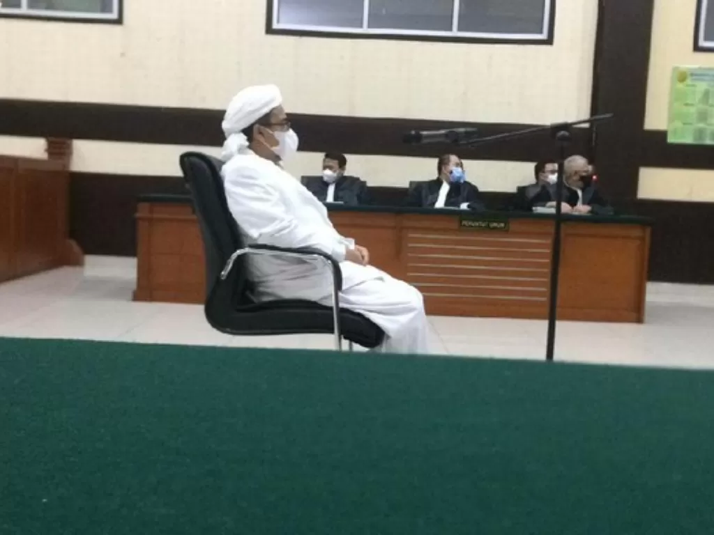 Habib Rizieq menjalani persidangan. (photo/Istimewa/Dok. Pengacara Habib Rizieq Shihab)