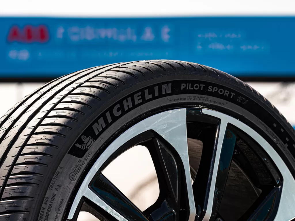 Tampilan ban mobil Michelin Pilot Sport EV terbaru (photo/Michelin)