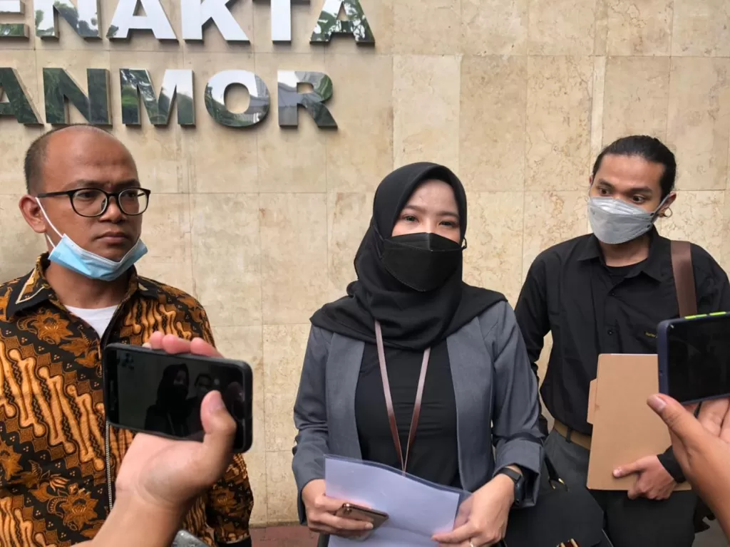 Pengacara korban, Siti Farhani Djamal di Mapolda Metro Jaya, Jakarta, Kamis (8/4/2021). (INDOZONE/Samsudhuha Wildansyah)