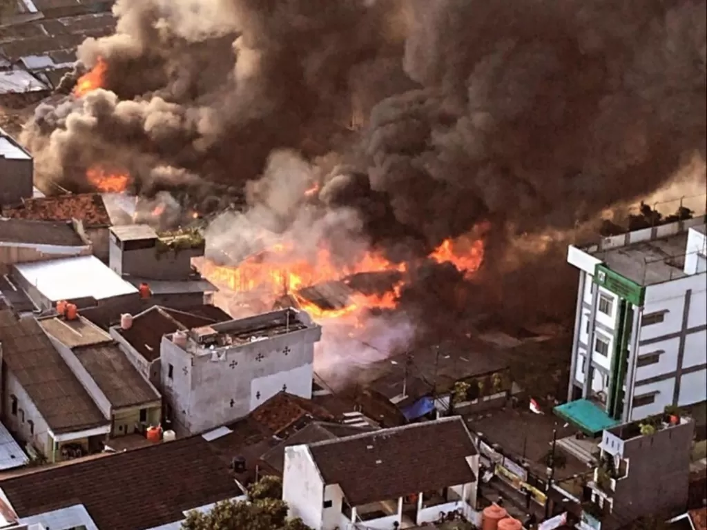 Kebakaran hebat di Tanah Abang, Jakarta Pusat, Kamis (8/4/2021). (Photo/Instagram/@jktinfo)