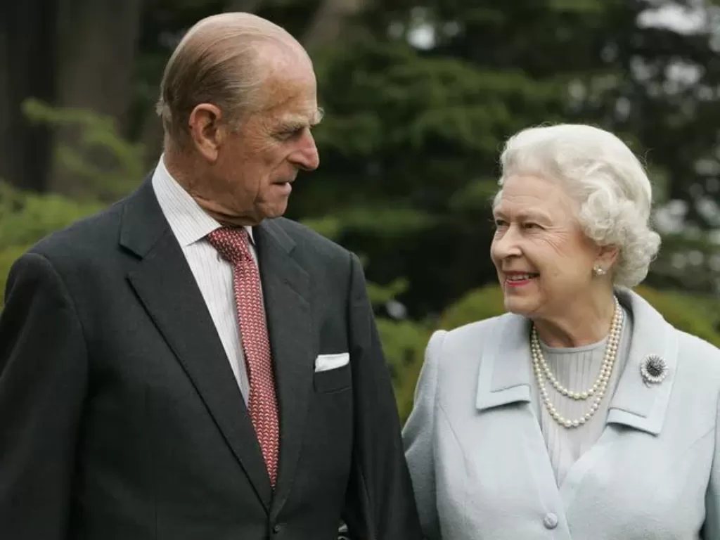 Pangeran Philip dan Ratu Elizabeth. (Photo/9gag)