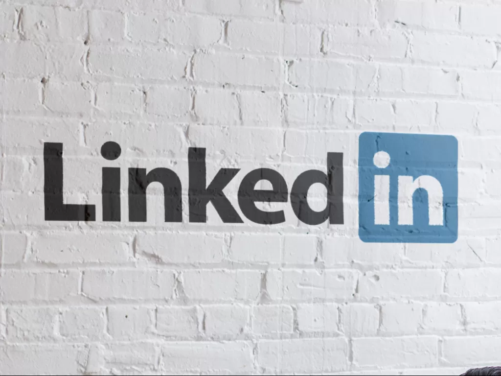 Tampilan logo layanan sosial media LinkedIn (photo/Unsplash/inlytics)