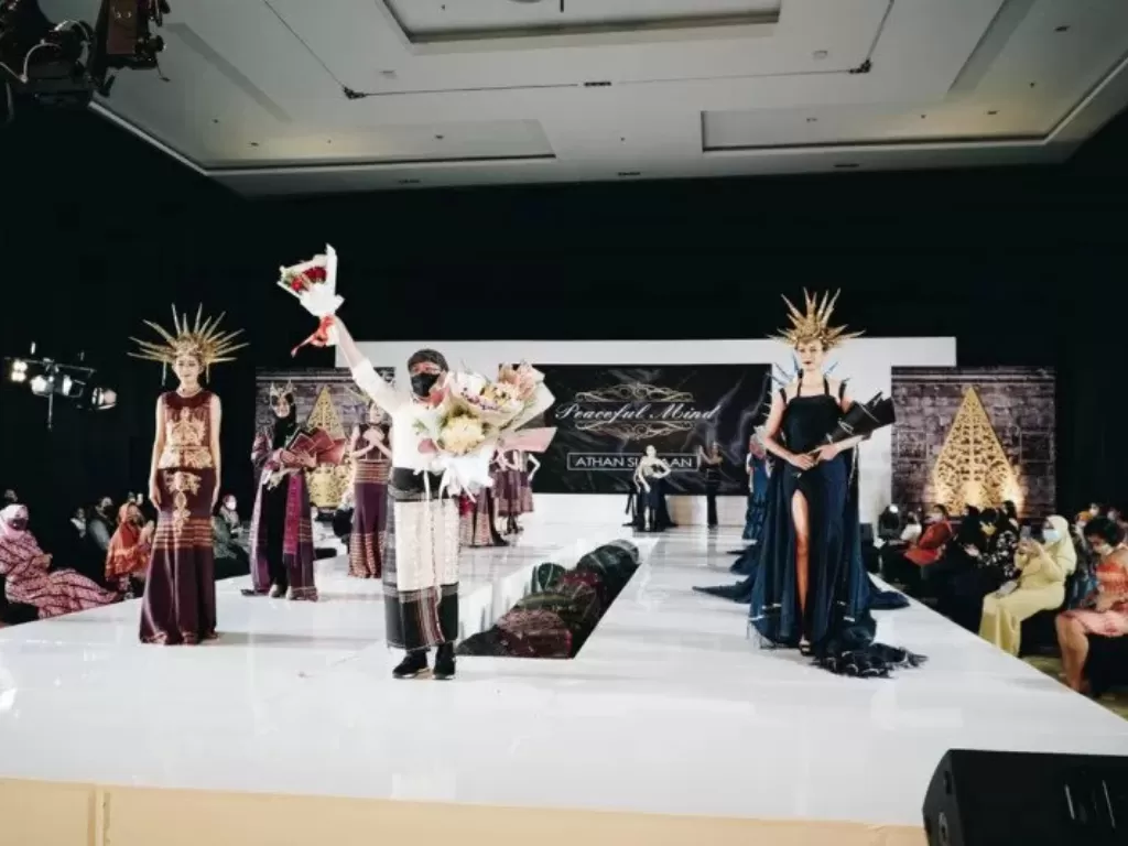 Peragaan busana 'Indonesia Fashion Parade 2021'. (ANTARA/HO/Indonesia Fashion Parade 2021)