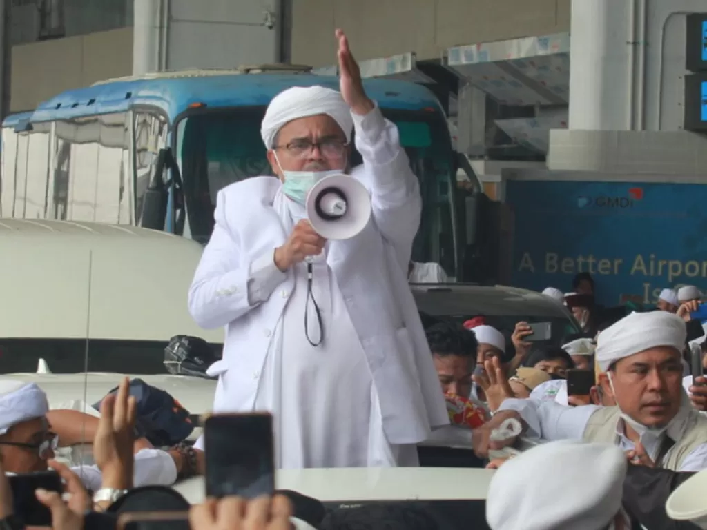 Habib Rizieq tiba di Bandara Soetta. (photo/ANTARA FOTO/Muhammad Iqbal)
