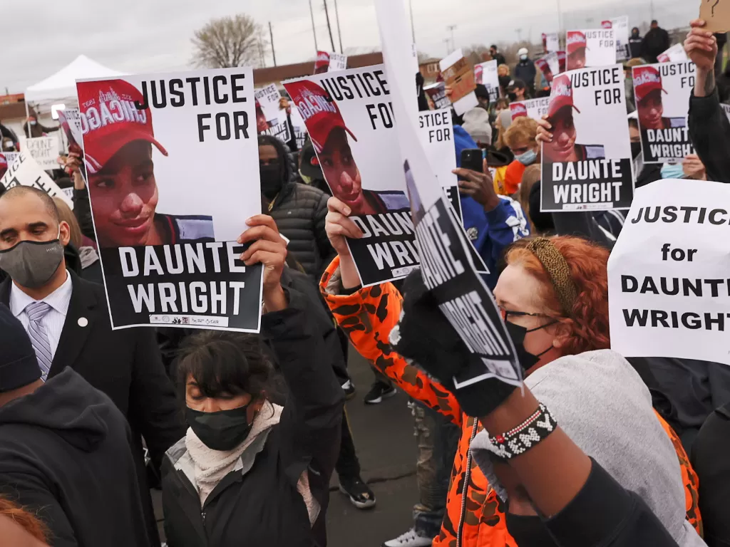 Demo menuntut keadilan atas tewasnya Daunte Wright (REUTERS/Leah Millis)